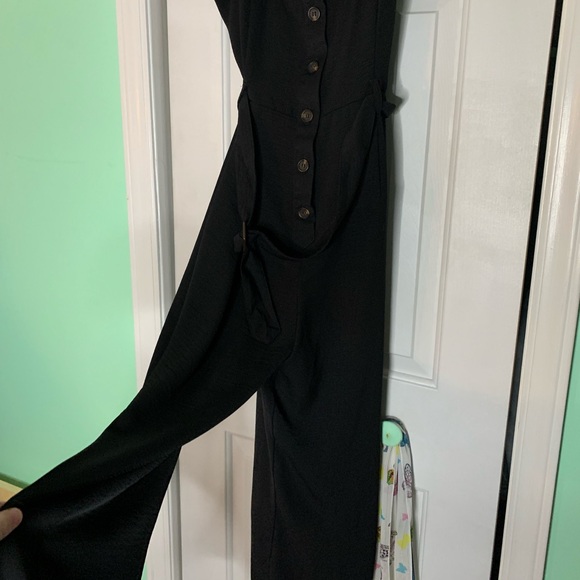 Romper super cute is a L fits like a S/M - Picture 2 of 3